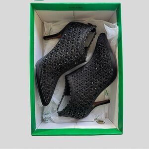 J. Reneé Nishita sparkly black rhinestone ankle booties size 7